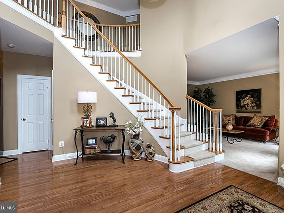 4th image of 533 Woodberry Way