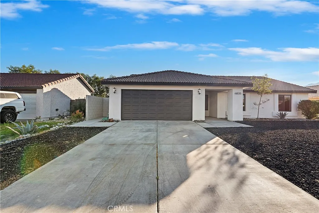 3 bed, 1939 sqft, $3,200 — Photo 2
