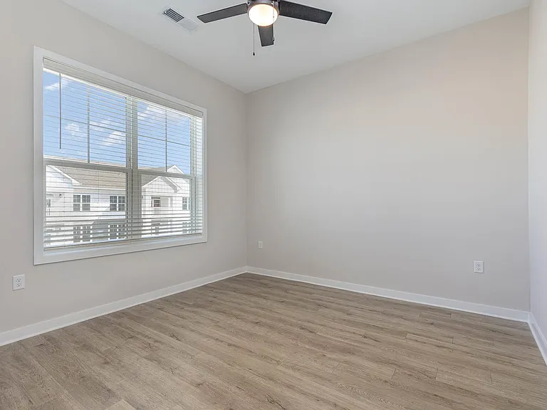 Middle Sound West Apartments — Photo 73