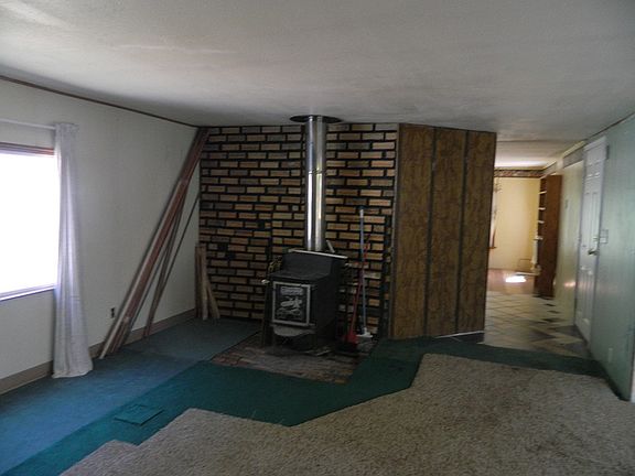 4th image of 200 Woodpecker Ln