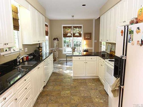 Upgraded kitchen with beautiful colors....