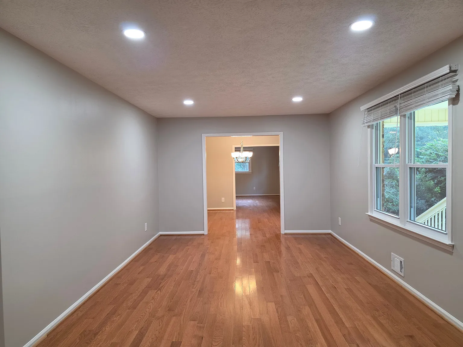 Stunning Updated 4BR Brick Home in Smyrna Pet Friendly with Fenced Yard — Photo 4