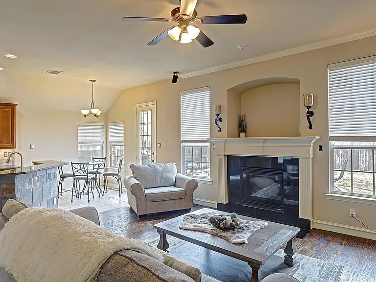 2440 Deerwood Dr — Photo 13