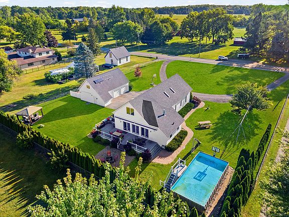 3rd image of 59441 Romeo Plank Rd