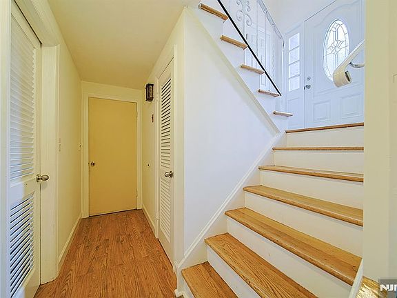 4th image of 28 Forest Pl