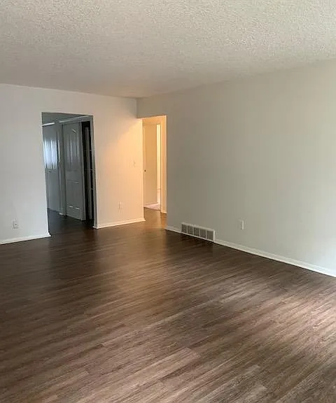 1519 W Mountain Ave — Photo 5