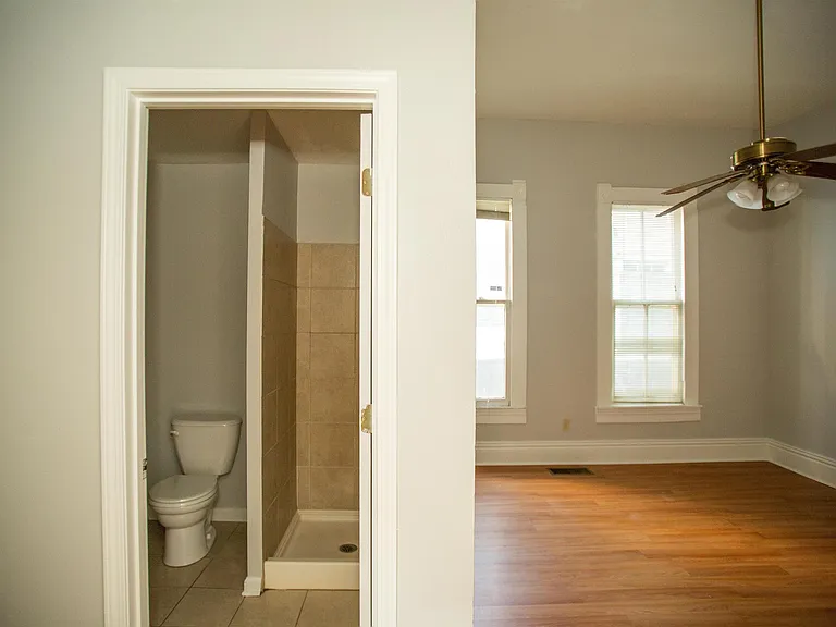 313 W 23rd St — Photo 13