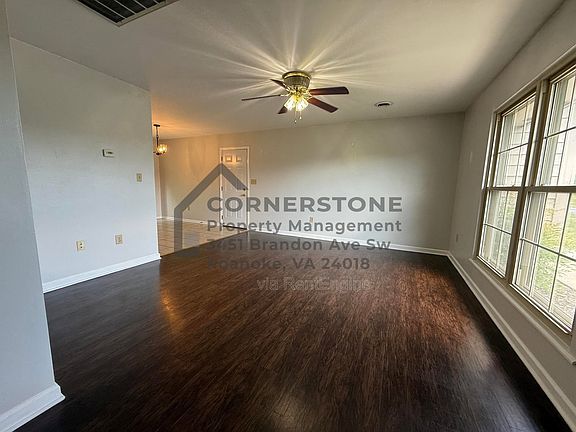 5th image of 713 Lakeview Cir