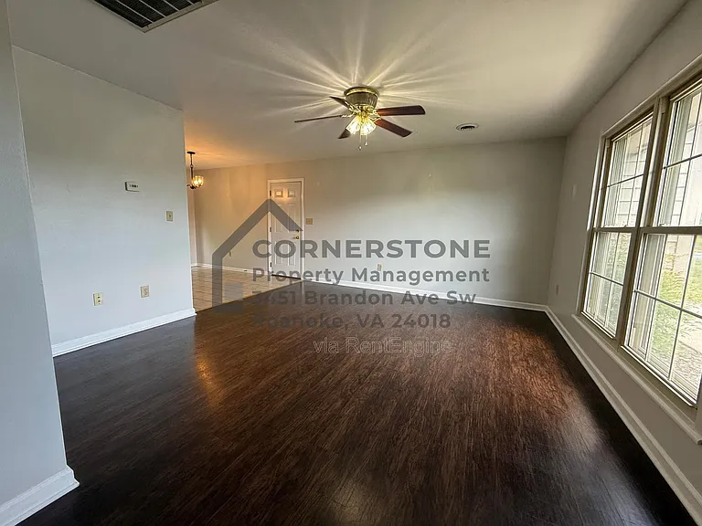 713 Lakeview Cir — Photo 5