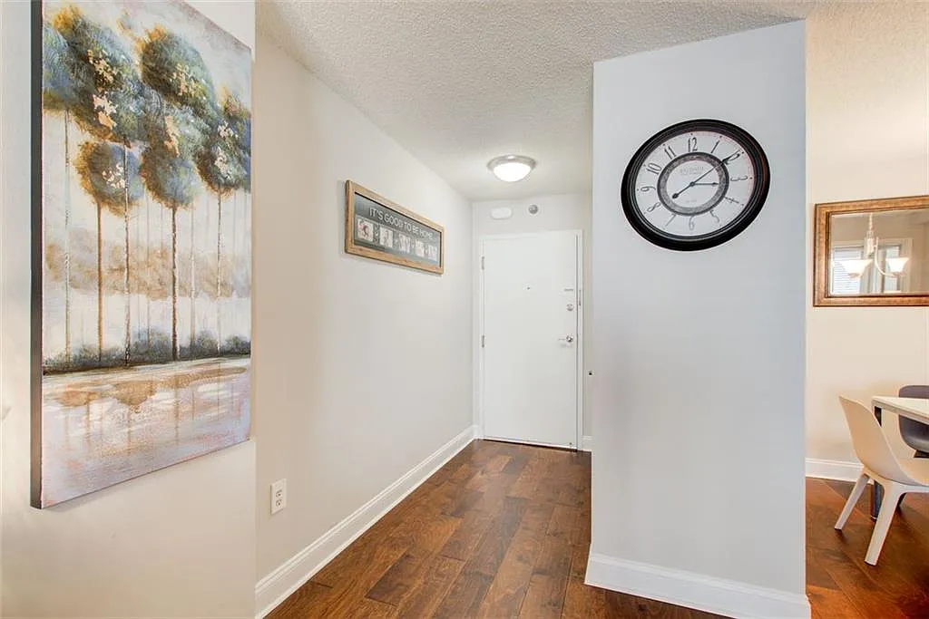 1 bed, 1.0 bath, 837 sqft, $1,750 — Photo 2