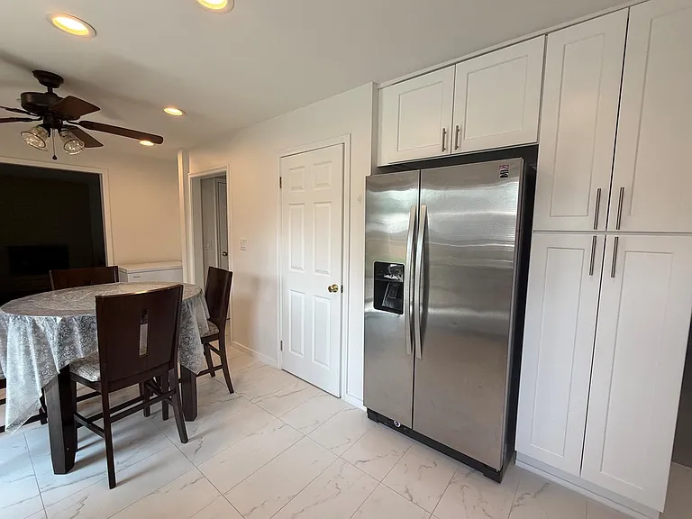 4803 Thorntree Dr — Photo 6