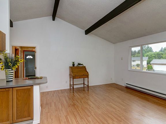 3rd image of 216 Pecks Dr