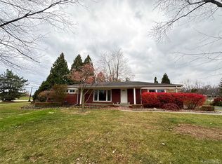 27911 Bayberry Rd, Farmington Hills, MI 48331