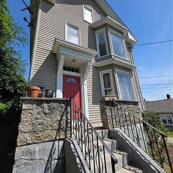 216 Maplewood Ave — Photo 2