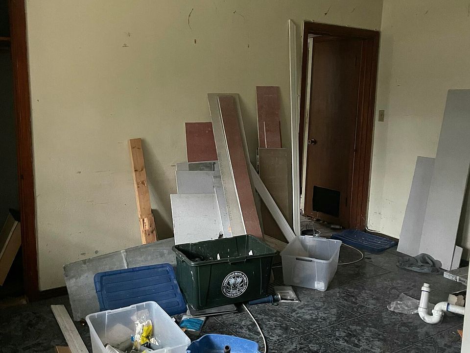 2nd image of 3040 W 18TH Street