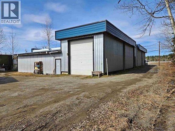 2nd image of 2391 Quesnel Hydraulic Rd