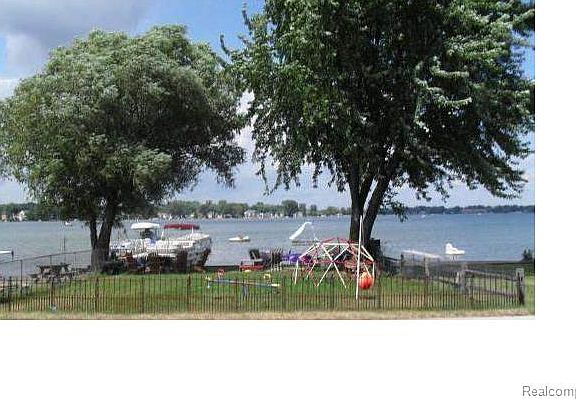 5th image of 1099 S Lake Dr