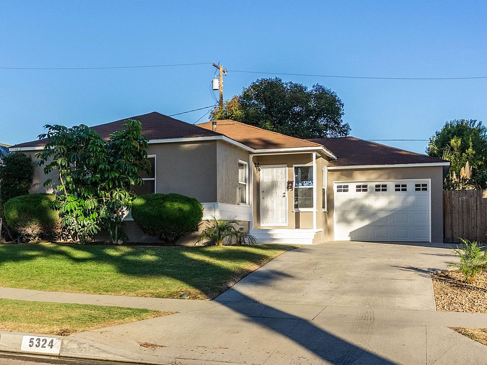 Oversized one car garage with laundry hook-ups