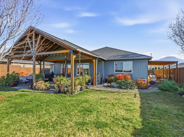 3229 Pecan Ct, Medford, OR 97504