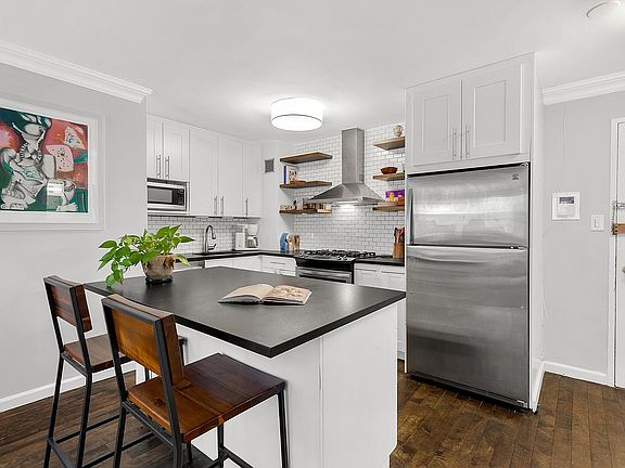 3rd image of 40 Clinton St APT 3K