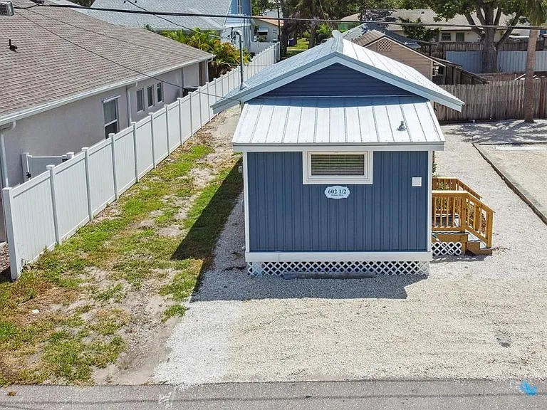 602 1/2 Skinner Blvd — Photo 27