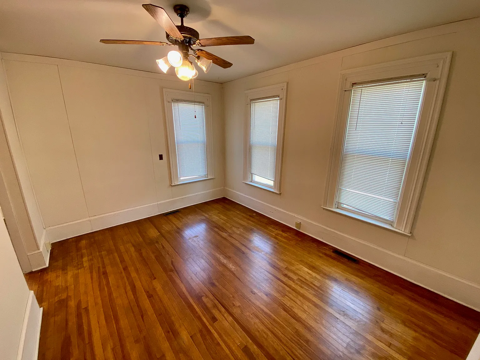 4 bed, $2,000 — Photo 2