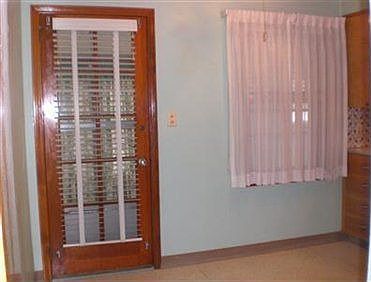4th image of 2703 Grovewood Ave