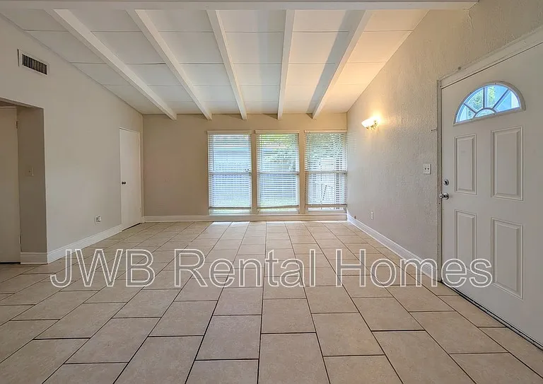 6221 Terry Parker Dr N — Photo 3
