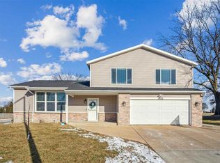 3926 1st Ave NW, Cedar Rapids, IA 52405