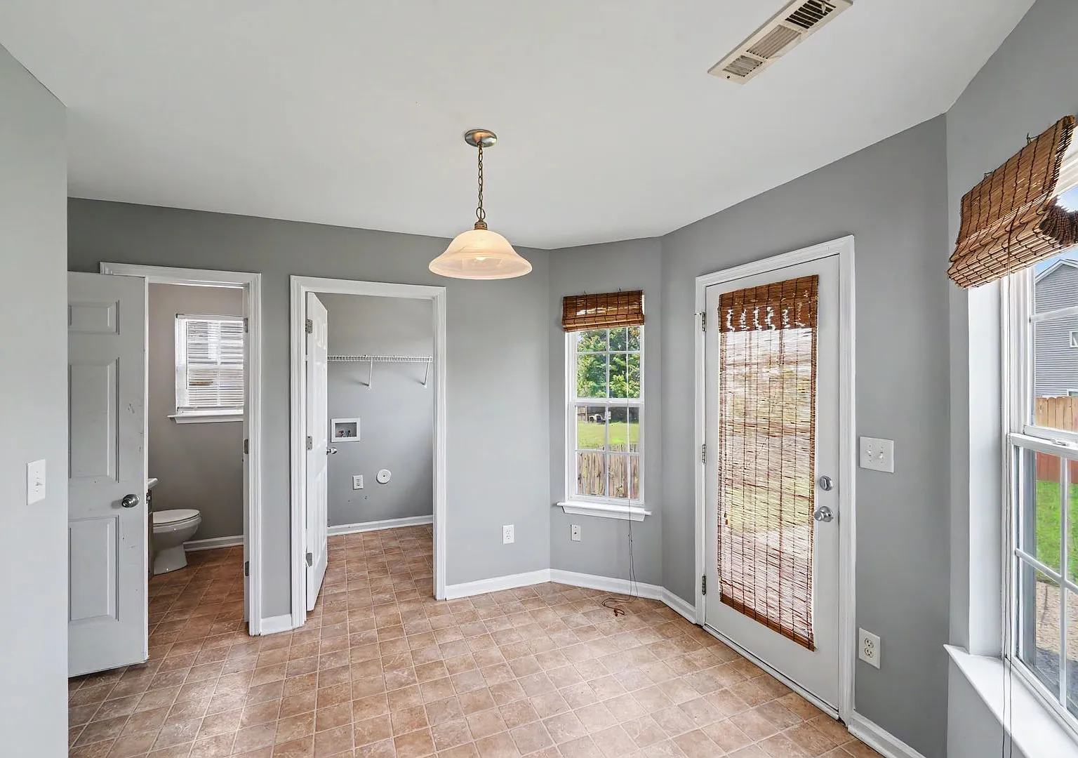 Spacious 4BR Home with Fenced Yard in University City! — Photo 4