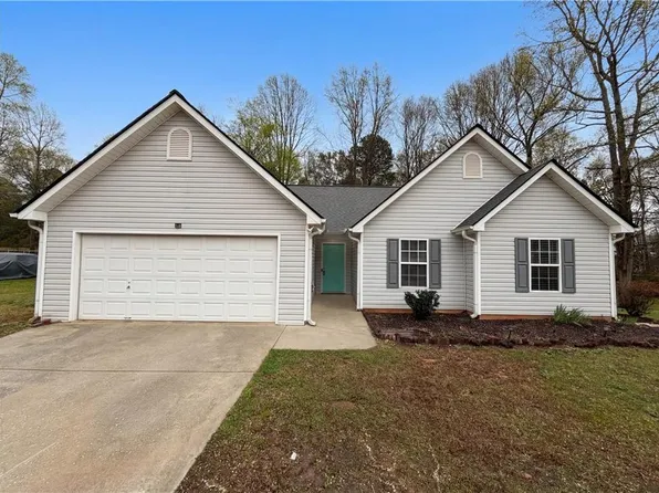 42 Edgefield Dr, Commerce, GA 30529