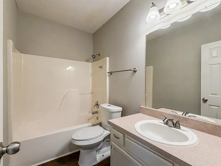 3134 Creekview Ln — Photo 17
