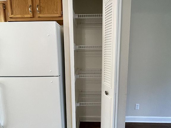 3rd image of 1605 Wintercrest St #1605