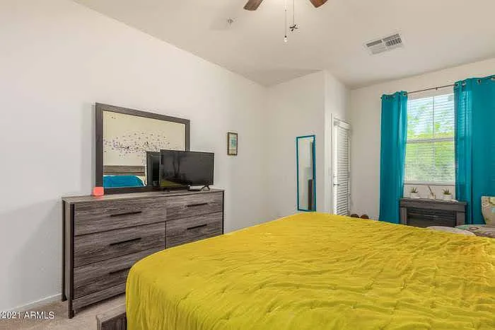 2358 E Huntington Dr — Photo 10