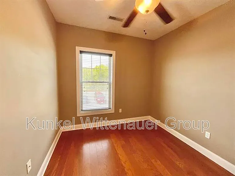 409 W Washington St #G — Photo 10