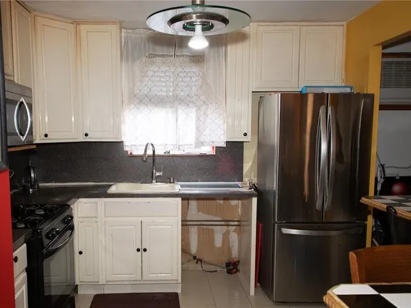 619 East 86th Street image 5 of 21