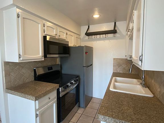 4th image of 131 Burton Cir N #1015-2