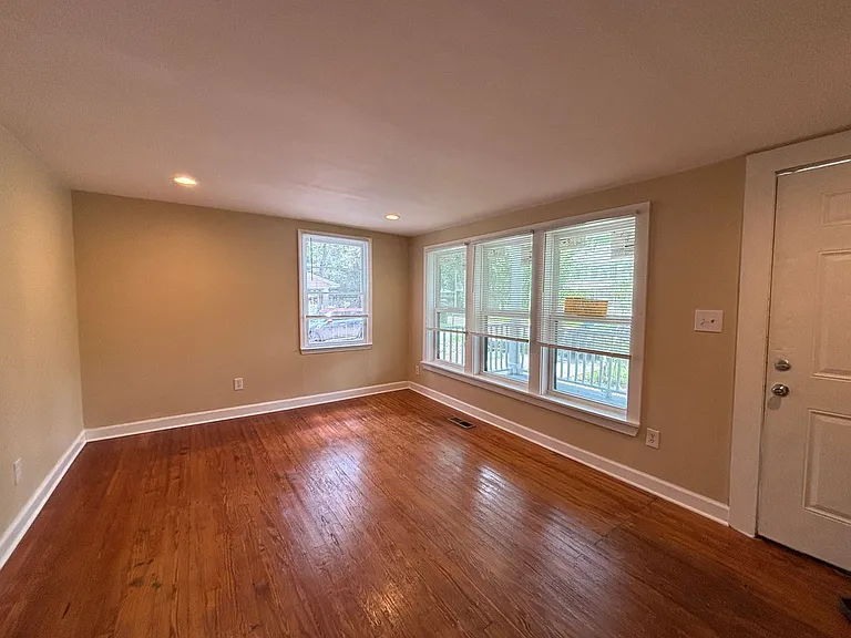 107 Sasportas Ln — Photo 8