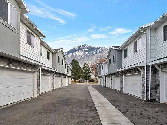 Attached 2 car garage/back entry