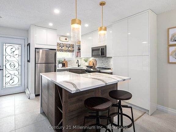 4th image of 493 Oxbow Cres