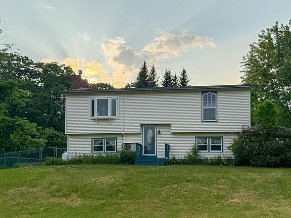 2nd image of 211 Hinckley Hill Road