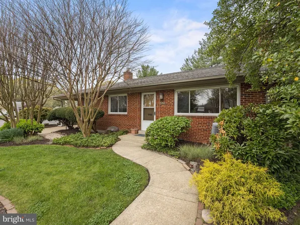 510 Robinson Ct, Alexandria, VA 22302