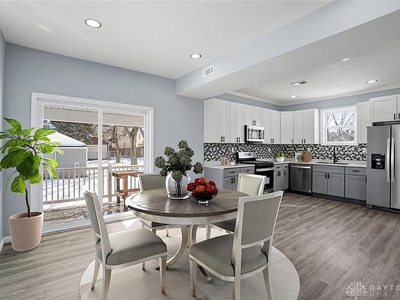 4th image of 20 Five Oaks Ave