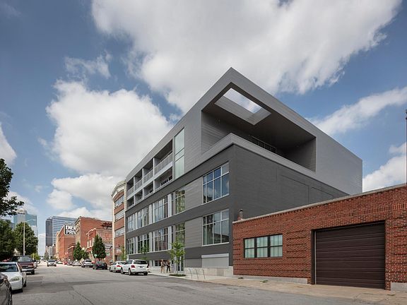 2nd image of 1721 Walnut St #509
