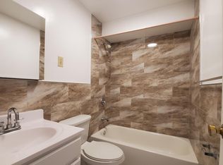 25508 148th Dr, Rosedale, NY 11422