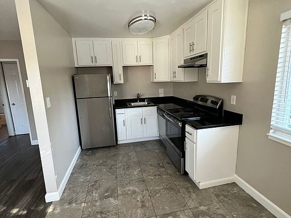 5th image of 51 Glen Eyrie Ave APT 21