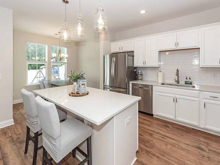 121 Hawthorne Landing Dr — Photo 10