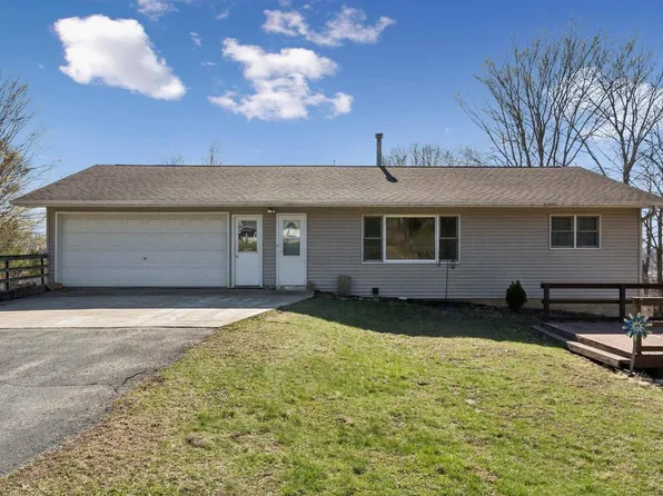 959 Whispering Lane, Hazel Green, WI 53811