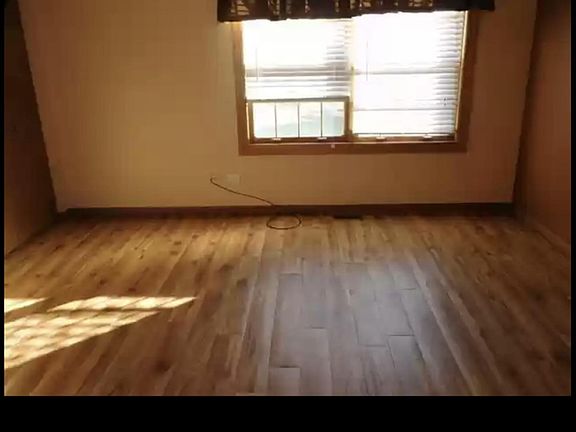 4th image of 423 Lauren Ln