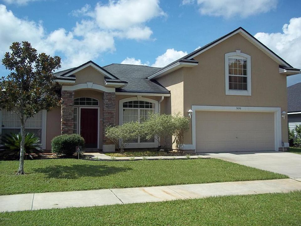 1st image of 9696 Woodstone Dr